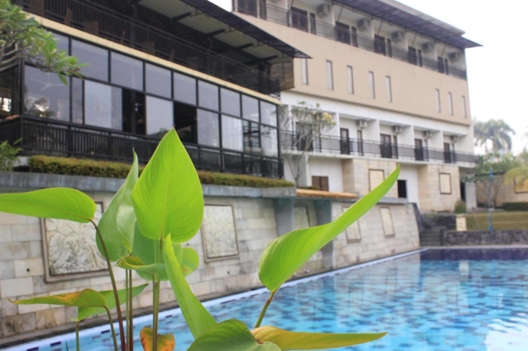 Hotel Bumi Cikeas Sentul Bogor Exteriér fotografie