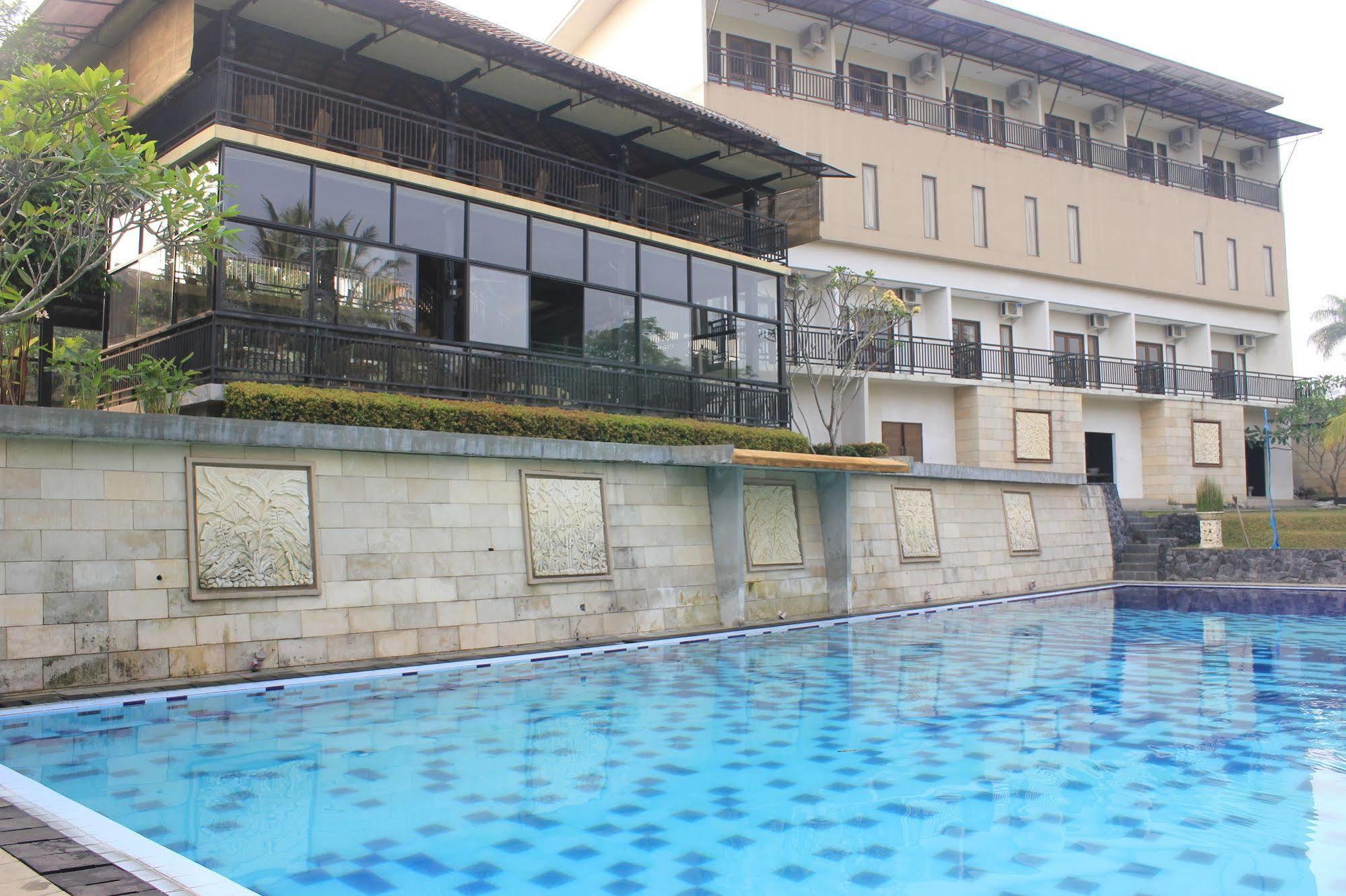 Hotel Bumi Cikeas Sentul Bogor Exteriér fotografie